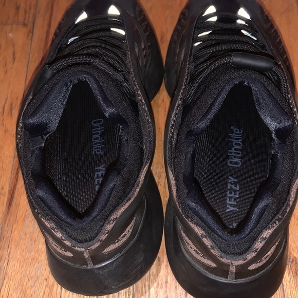 YEZZEY( 700 V3 CLAY BROWN)AUTHENTIC